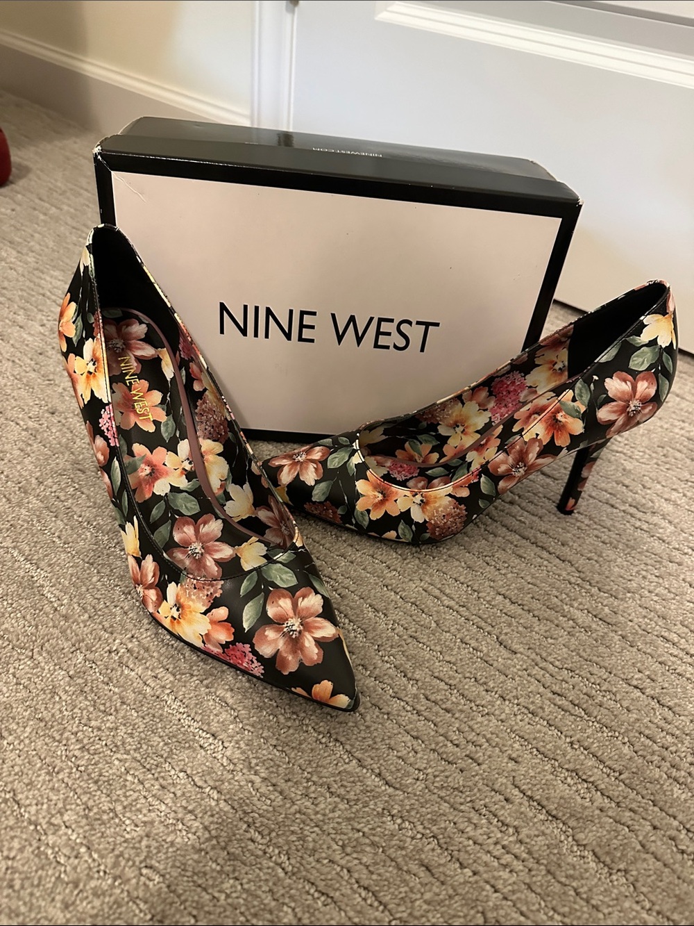 NIB Nine West Jackpot Black Floral Pointed-Toe Pumps Size 9M